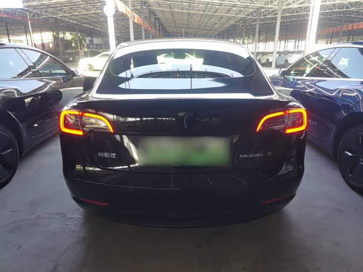 Фото 6 - Tesla Model 3