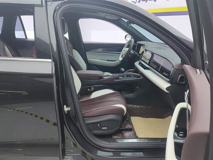 Фото 8 - Geely Monjaro