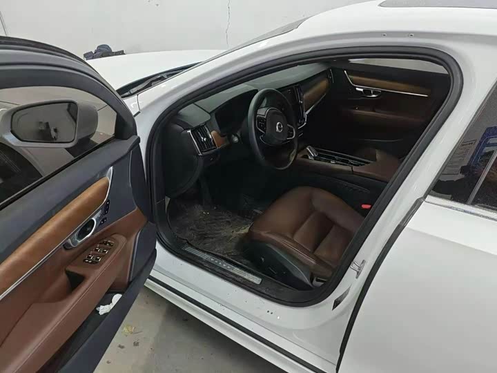 Фото 3 - Volvo S90