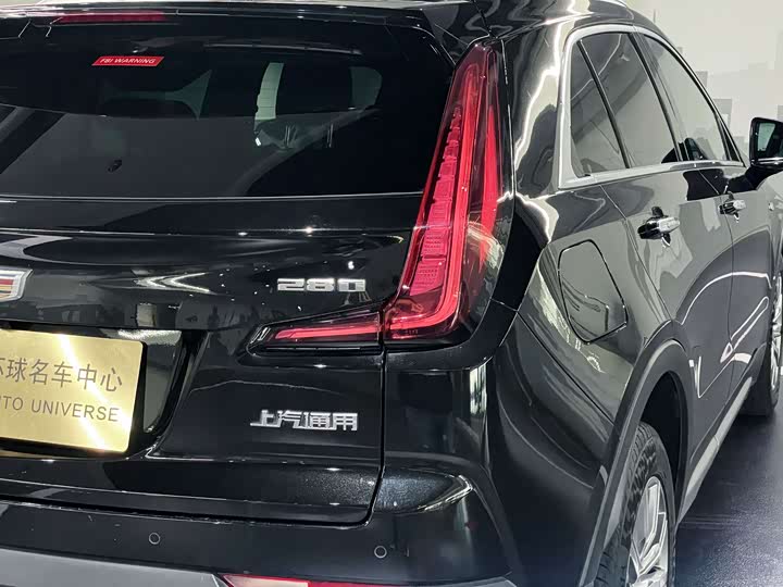 Фото 9 - Cadillac XT4