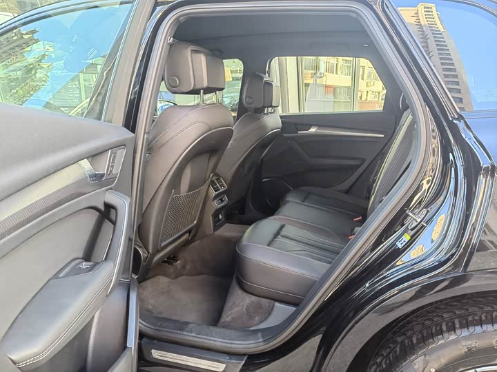 Фото 5 - Audi Q5L