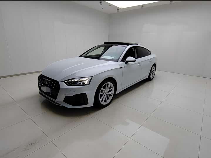 Фото 1 - Audi A5