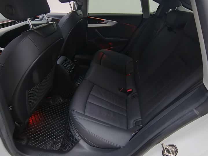 Фото 9 - Audi A5