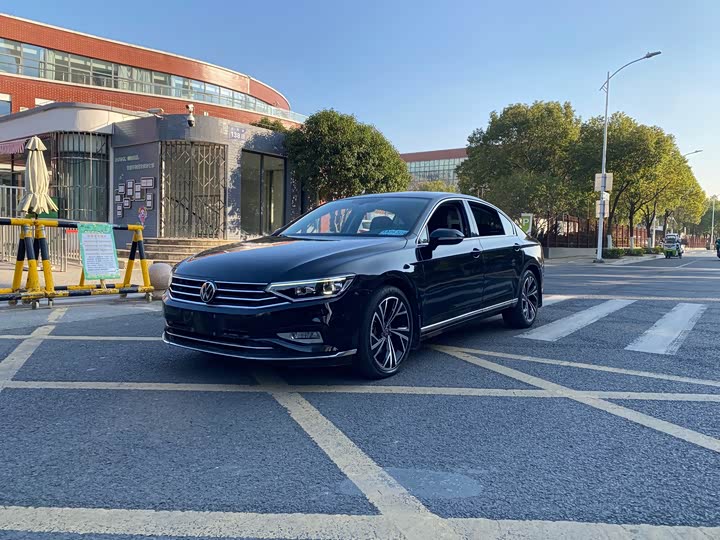 Фото 2 - Volkswagen Magotan