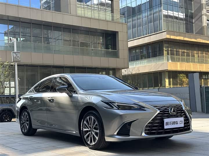 Фото 5 - Lexus ES