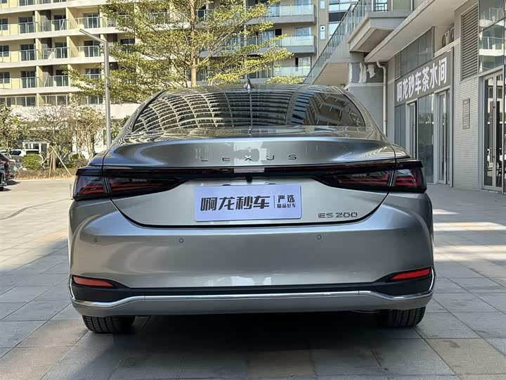 Фото 7 - Lexus ES