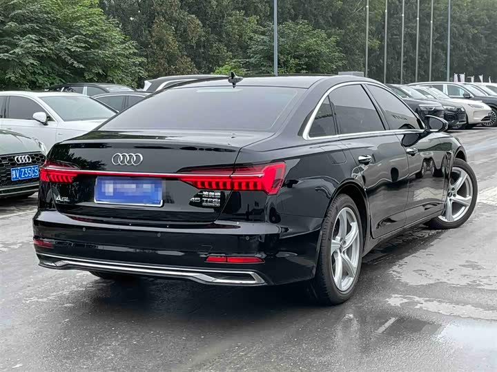 Фото 4 - Audi A6L