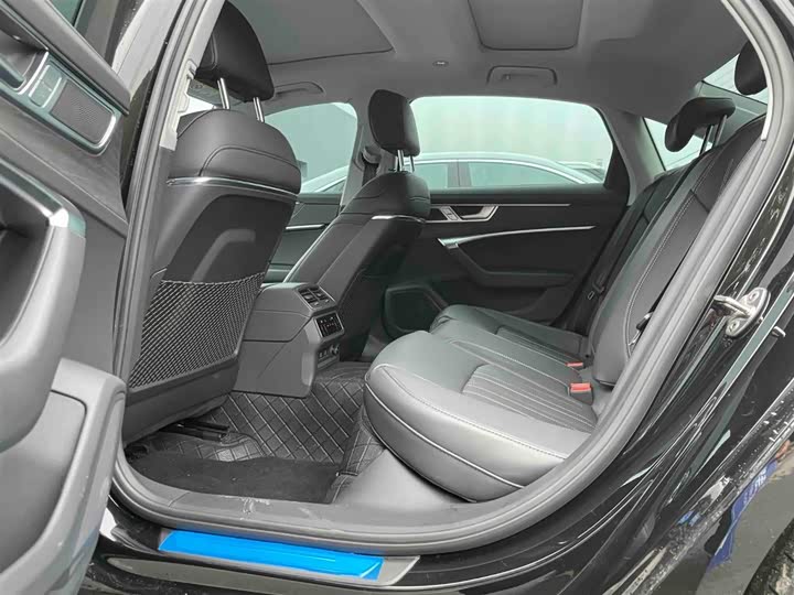 Фото 5 - Audi A6L