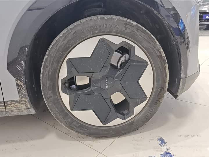 Фото 6 - Zeekr X