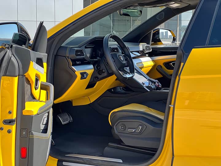 Фото 4 - Lamborghini Urus