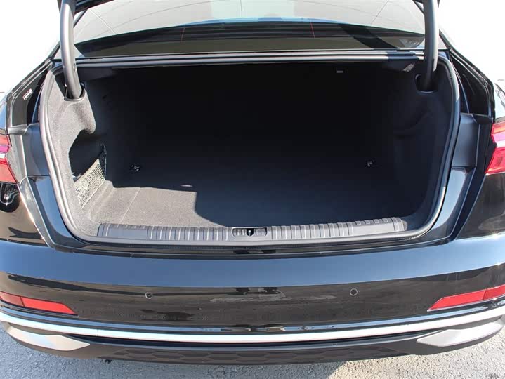 Фото 6 - Audi A6L