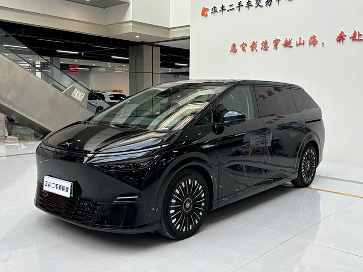 Фото 1 - XPeng X9