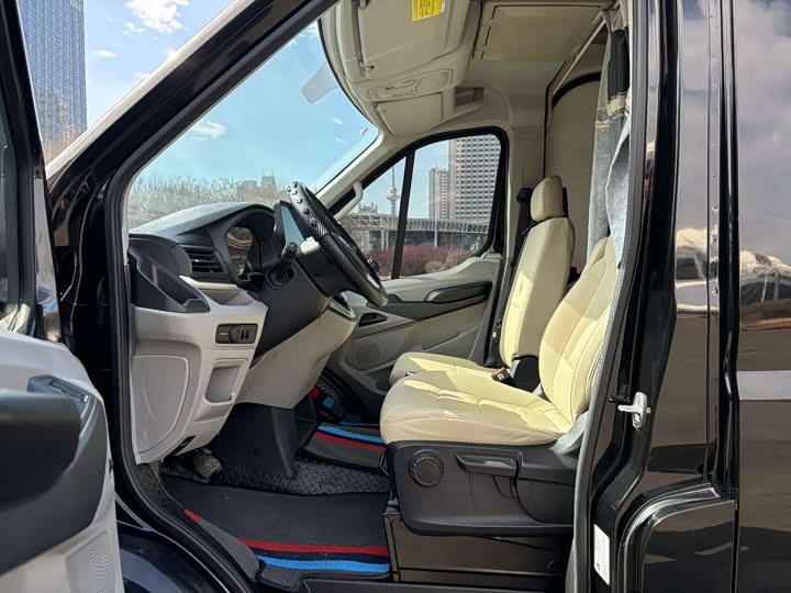 Фото 7 - Maxus V90