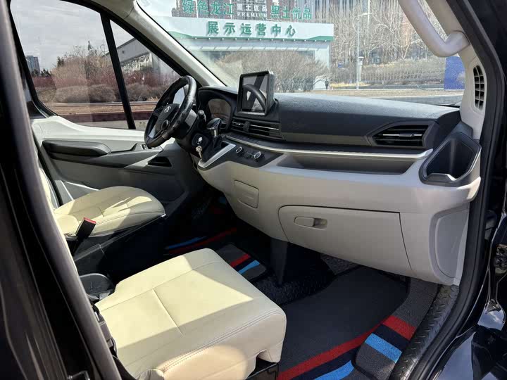 Фото 8 - Maxus V90