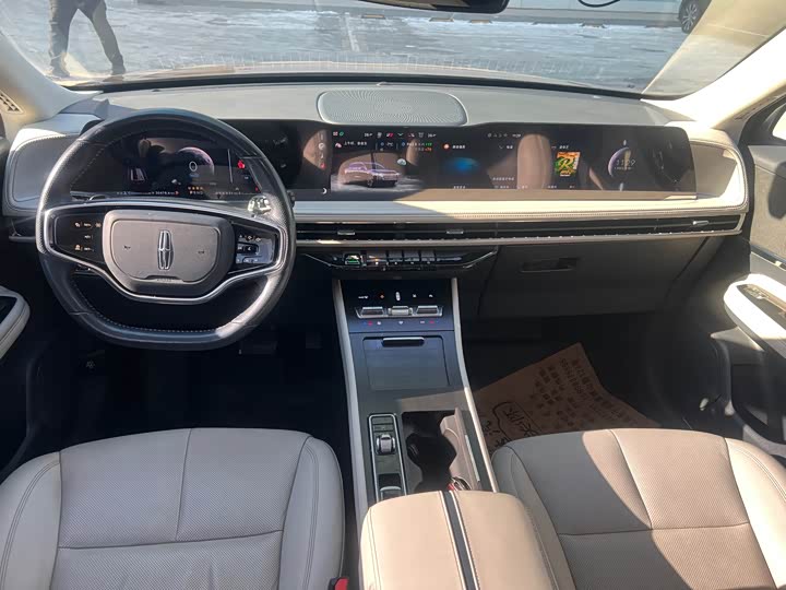 Фото 6 - Lincoln Corsair