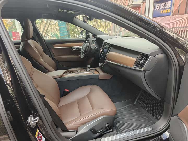 Фото 9 - Volvo S90
