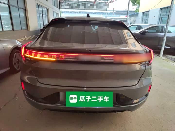 Фото 6 - Zeekr 001