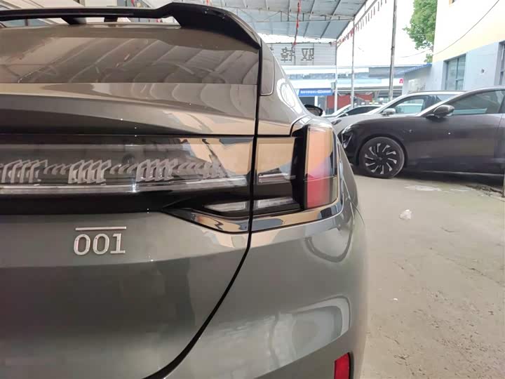 Фото 8 - Zeekr 001