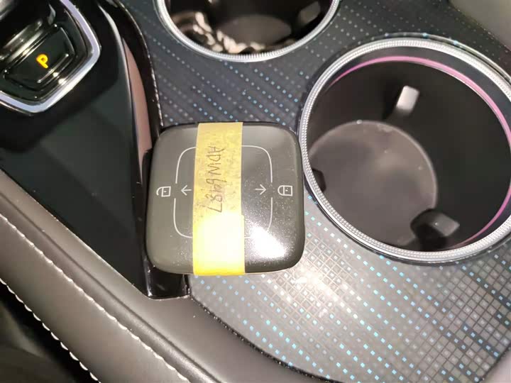 Фото 9 - Zeekr 001