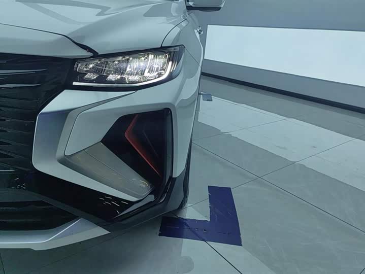 Фото 5 - Geely Atlas