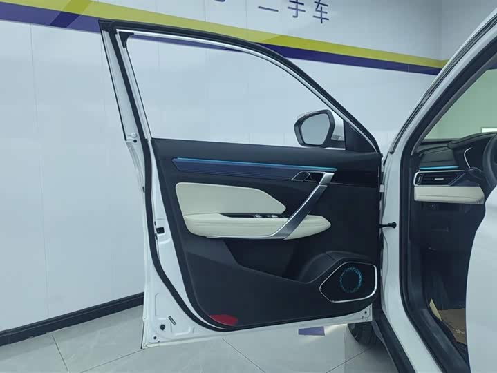 Фото 7 - Geely Atlas