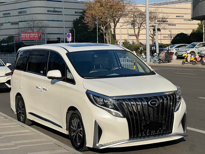 Фото 2 - GAC Trumpchi M8