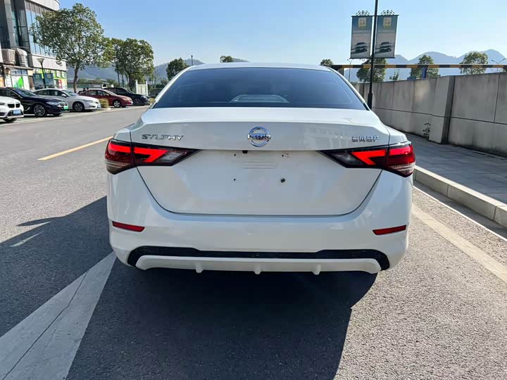 Фото 4 - Nissan Sylphy