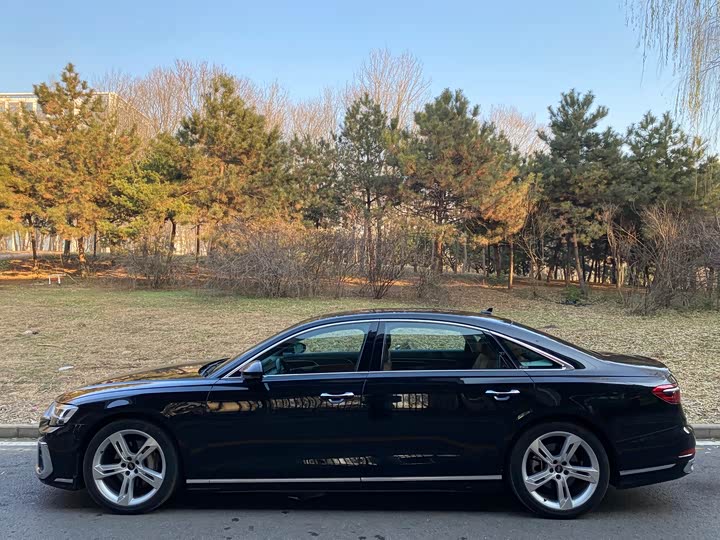 Фото 3 - Audi A8