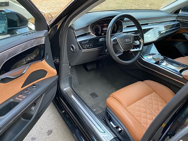 Фото 4 - Audi A8