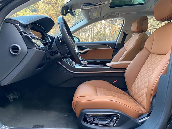 Фото 5 - Audi A8