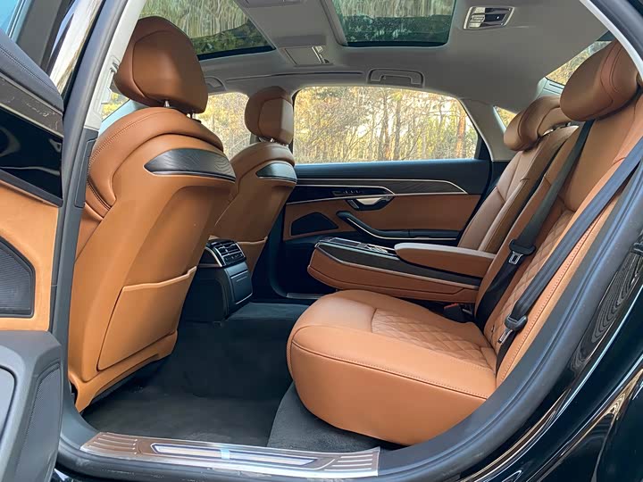 Фото 6 - Audi A8