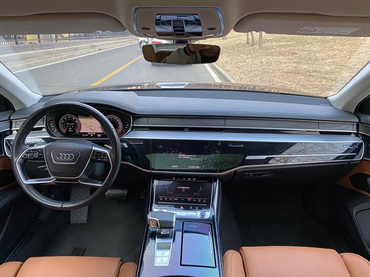 Фото 9 - Audi A8