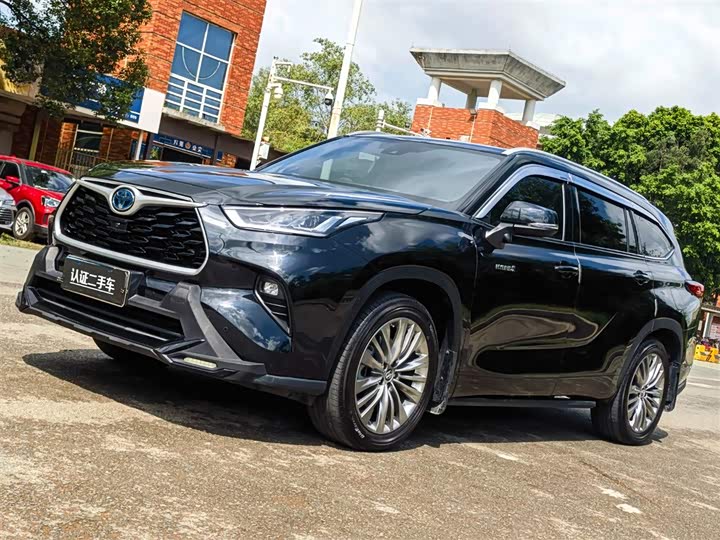 Фото 1 - Toyota Highlander