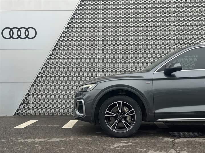 Фото 4 - Audi Q5L