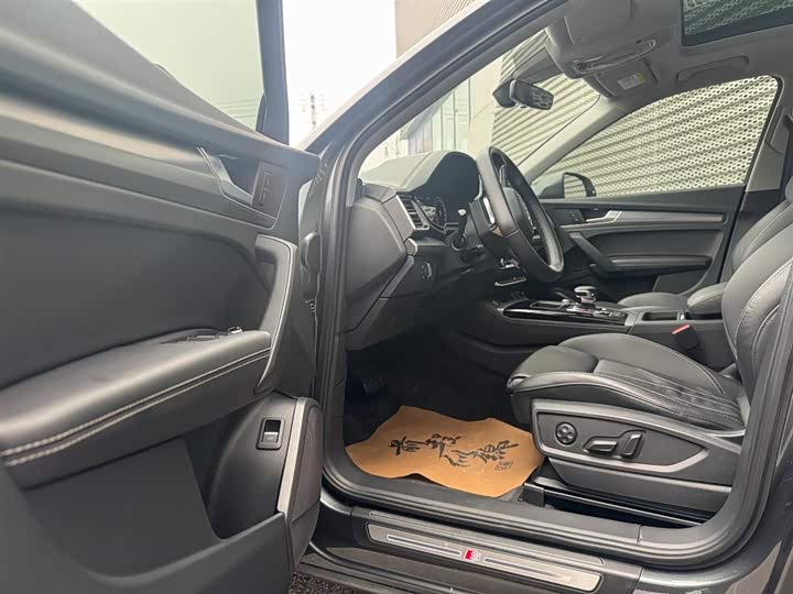 Фото 6 - Audi Q5L