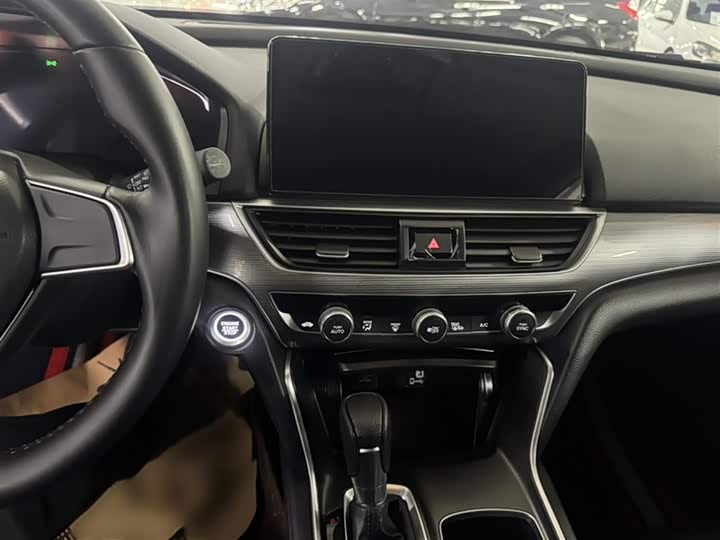 Фото 8 - Honda Accord