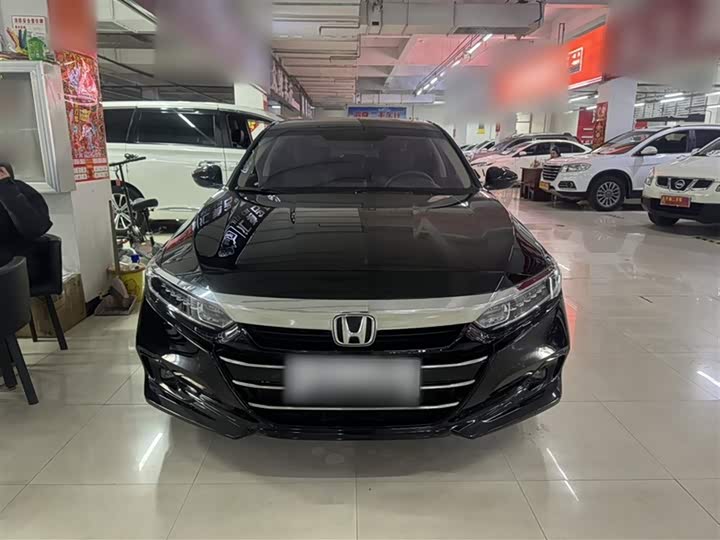 Фото 9 - Honda Accord