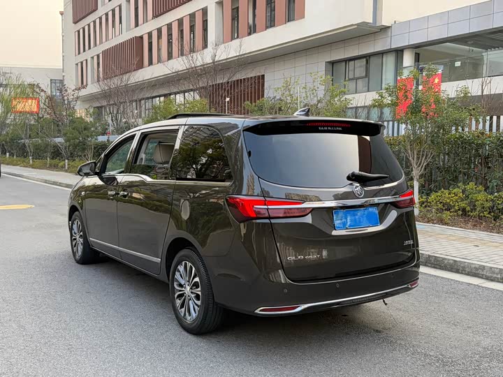 Фото 4 - Buick GL8 ES