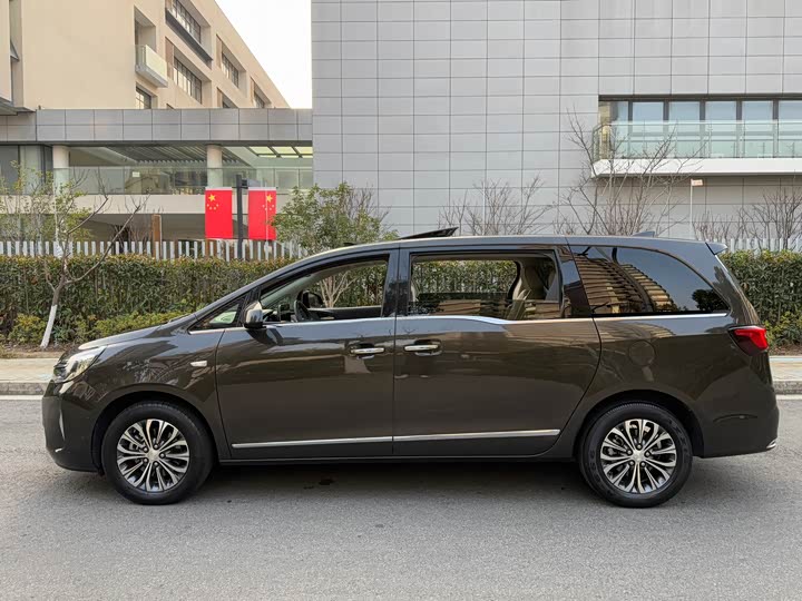 Фото 7 - Buick GL8 ES