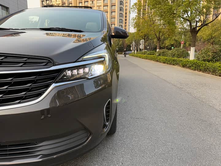 Фото 8 - Buick GL8 ES