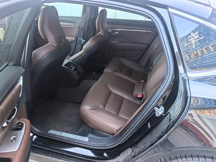 Фото 7 - Volvo S90