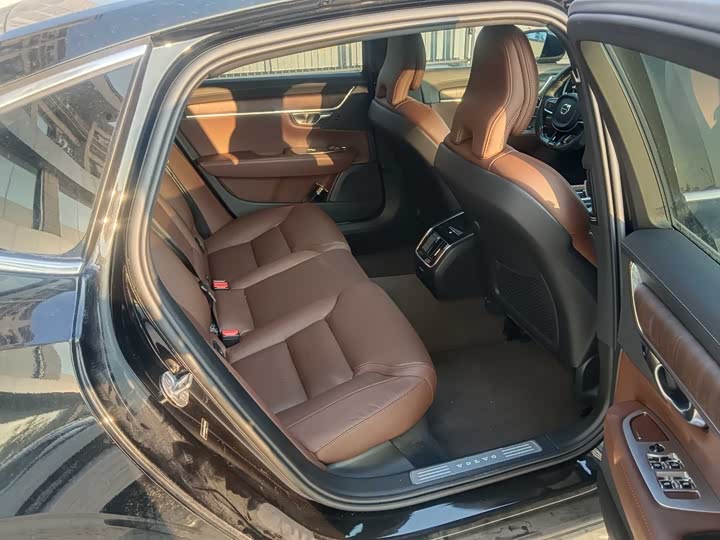 Фото 9 - Volvo S90