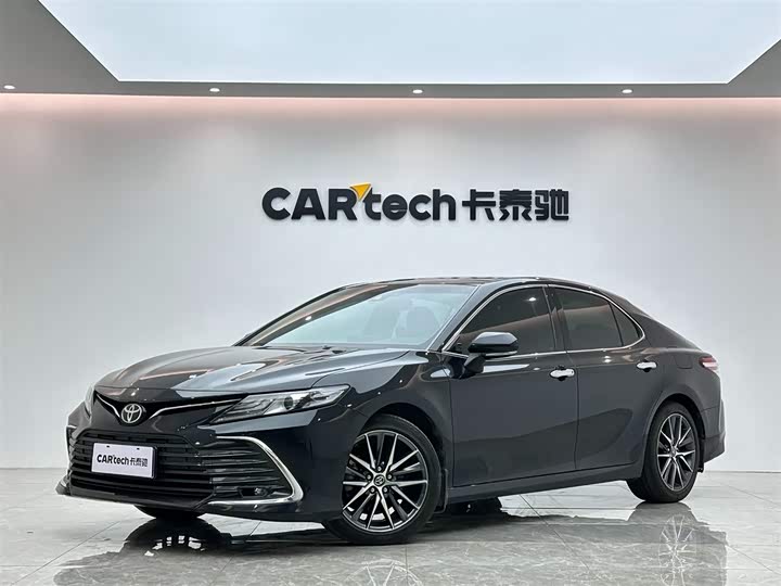 Фото 1 - Toyota Camry