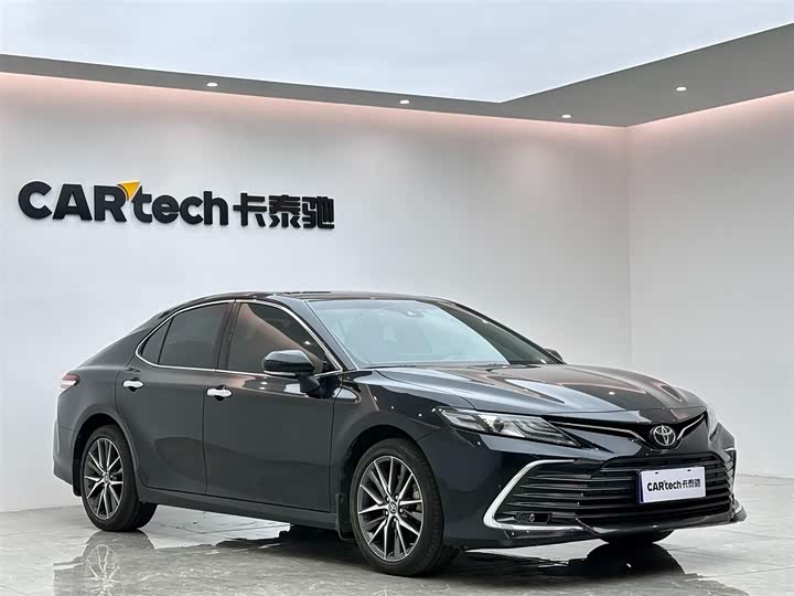 Фото 6 - Toyota Camry