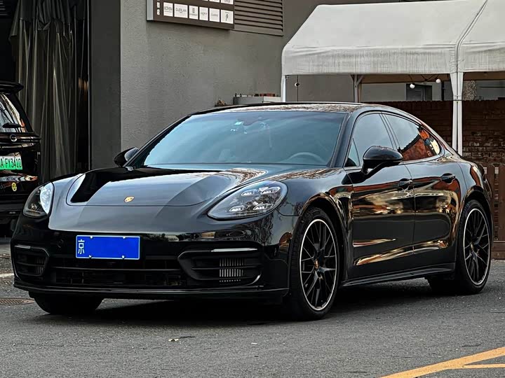 Фото 1 - Porsche Panamera