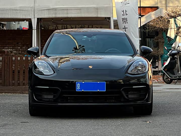 Фото 2 - Porsche Panamera