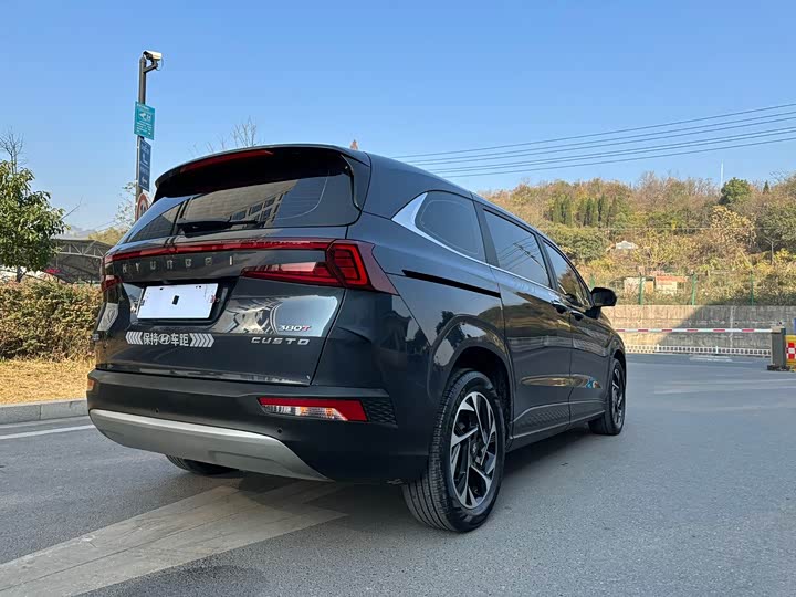 Фото 3 - Hyundai Custo