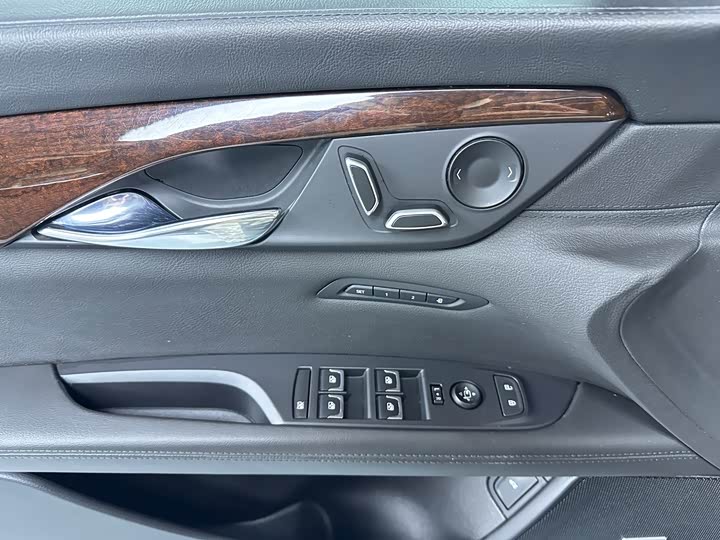 Фото 8 - Cadillac CT6