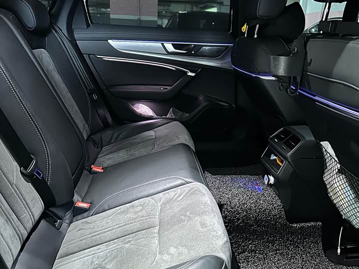 Фото 8 - Audi A6L