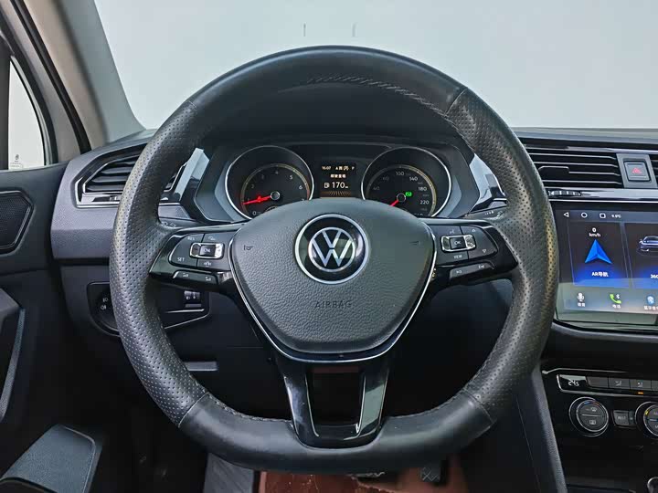 Фото 6 - Volkswagen Tiguan L Pro